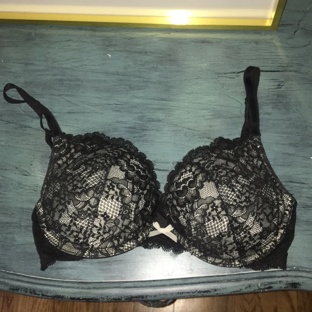 Victoria’s Secret Dream Angels black lace bra 32DD